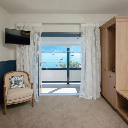 The Pier Hotel Kaikoura Exterior photo